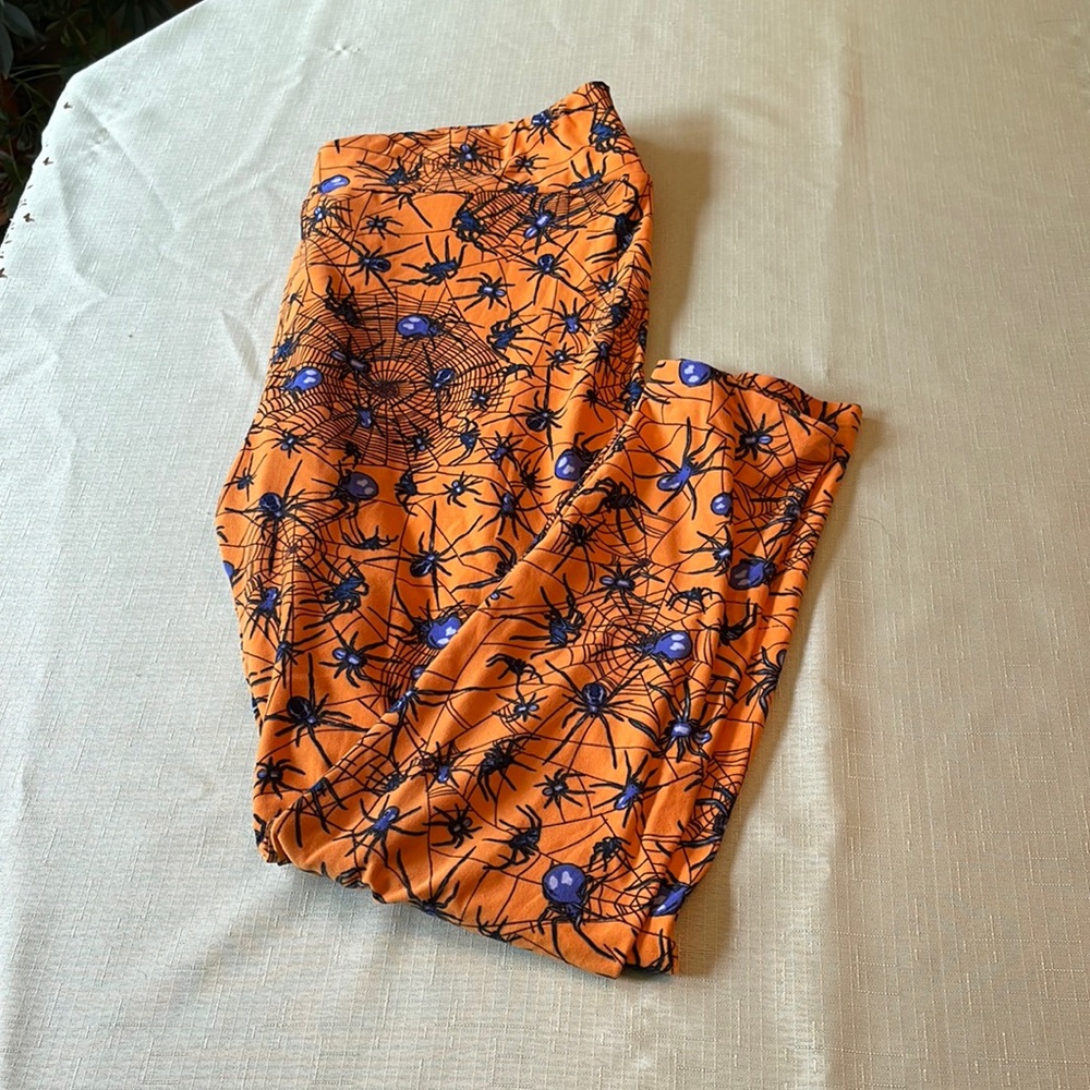 Lularoe spider print leggings